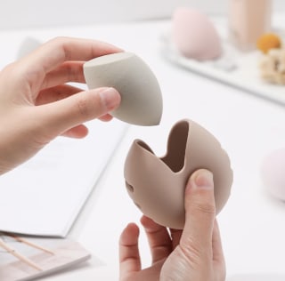 Makeup Sponge Holder